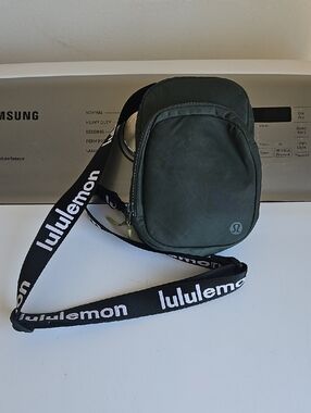lululemon athletica Green Crossbody Bag